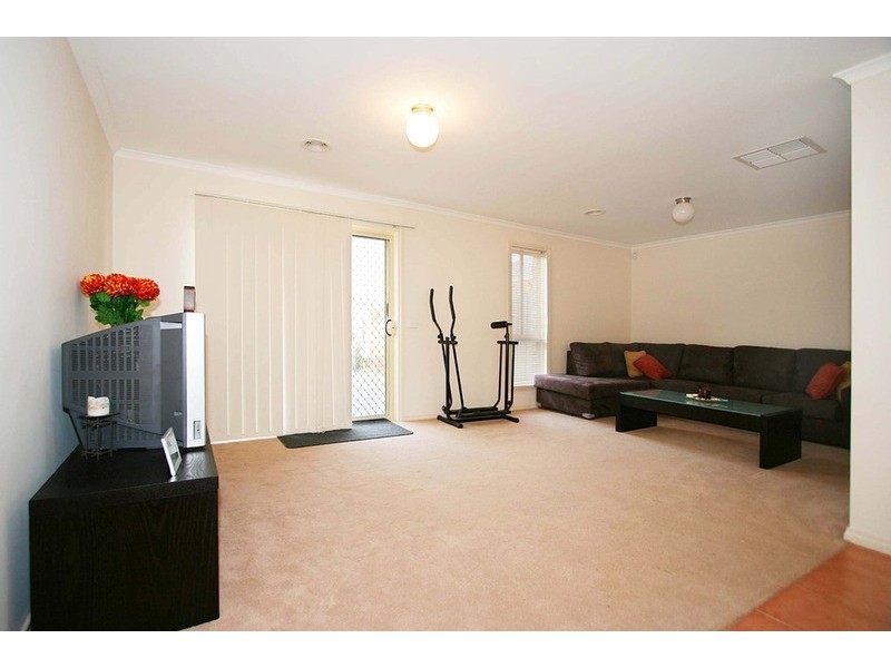 1/14  Aneta Avenue, Hillside VIC 3037