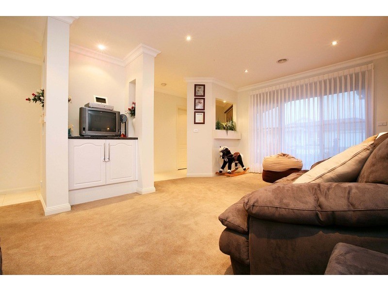 11 Albertine Crescent, Sydenham VIC 3037