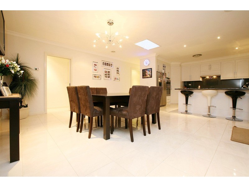 11 Albertine Crescent, Sydenham VIC 3037