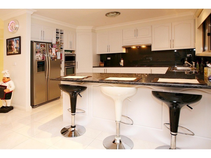 11 Albertine Crescent, Sydenham VIC 3037