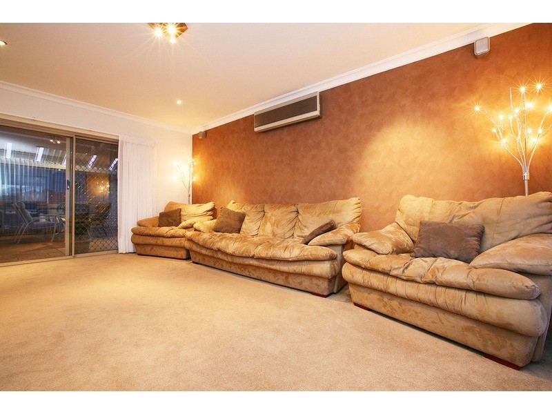 11 Albertine Crescent, Sydenham VIC 3037