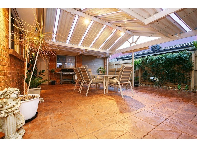 11 Albertine Crescent, Sydenham VIC 3037