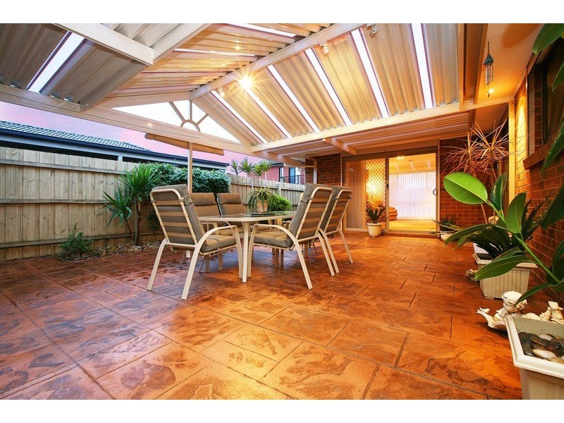 11 Albertine Crescent, Sydenham VIC 3037