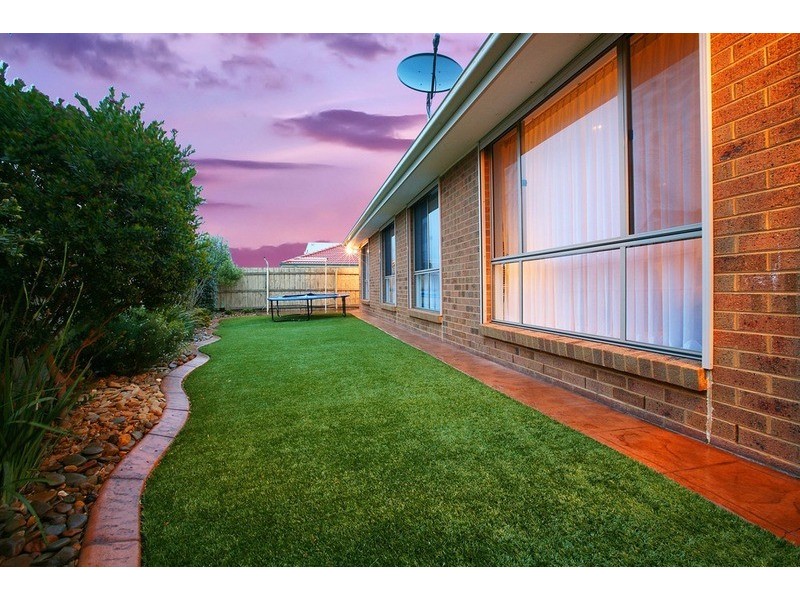 11 Albertine Crescent, Sydenham VIC 3037