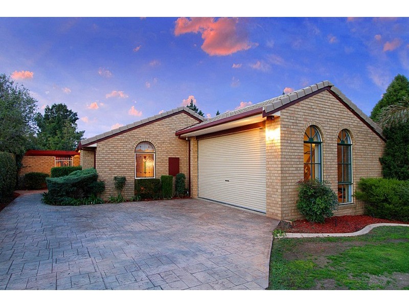 8 Rodmar Close, Hillside VIC 3037