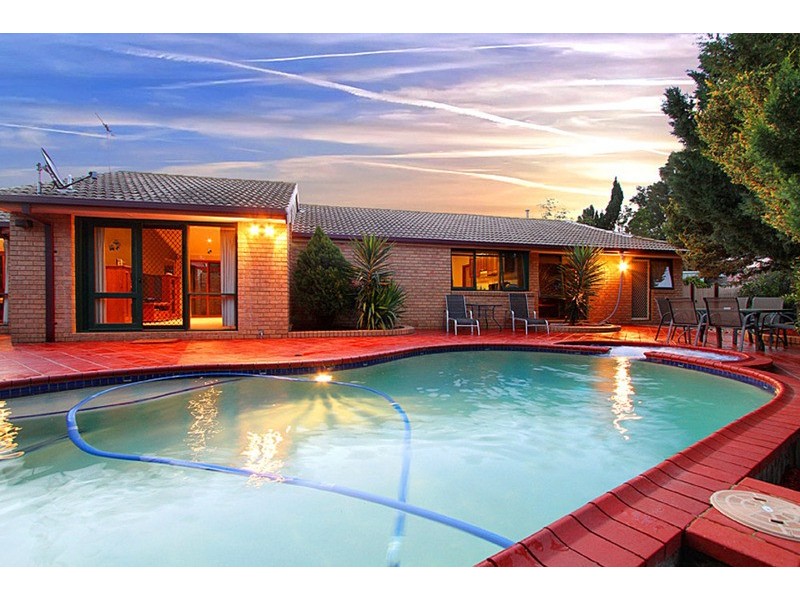 8 Rodmar Close, Hillside VIC 3037