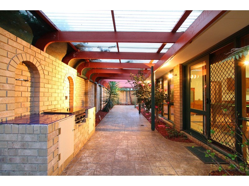 8 Rodmar Close, Hillside VIC 3037