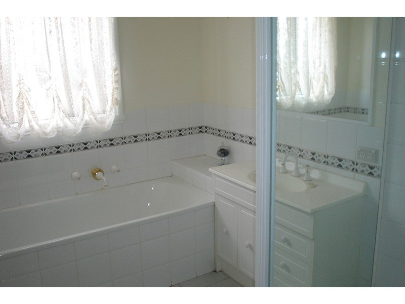 83 John Paul Drive, Hillside VIC 3037