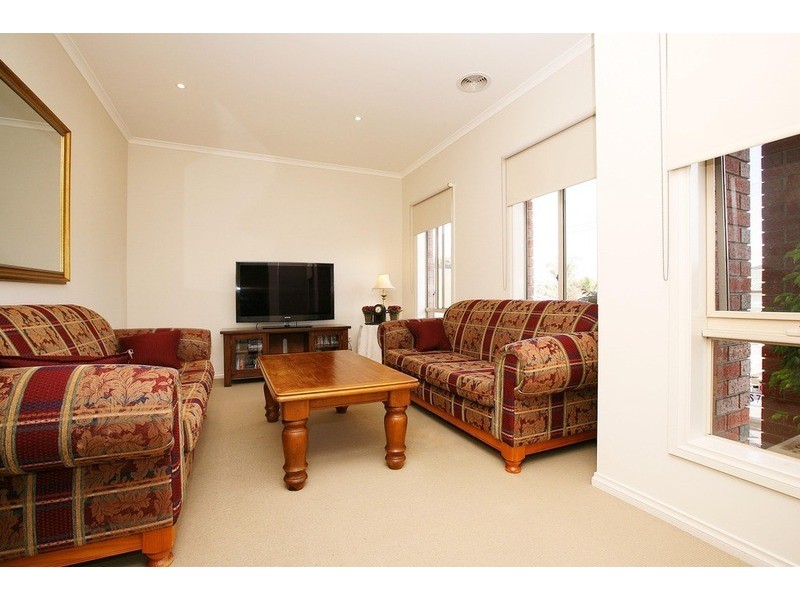 1/12 Buckingham Street, Sydenham VIC 3037