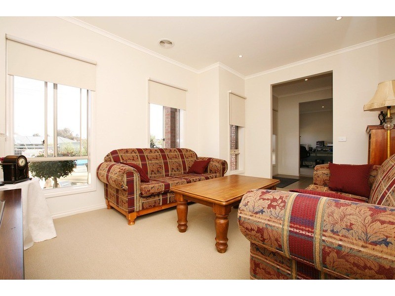 1/12 Buckingham Street, Sydenham VIC 3037