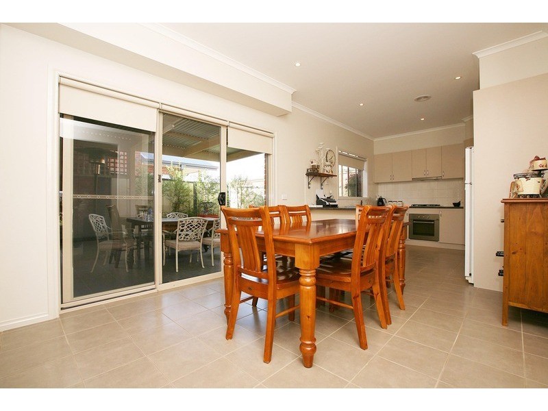 1/12 Buckingham Street, Sydenham VIC 3037