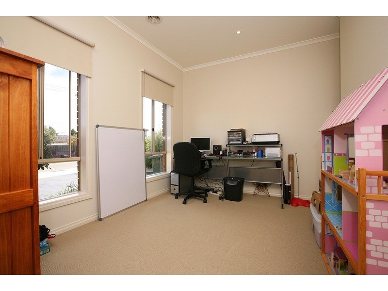 1/12 Buckingham Street, Sydenham VIC 3037