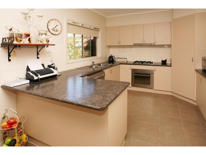 1/12 Buckingham Street, Sydenham VIC 3037