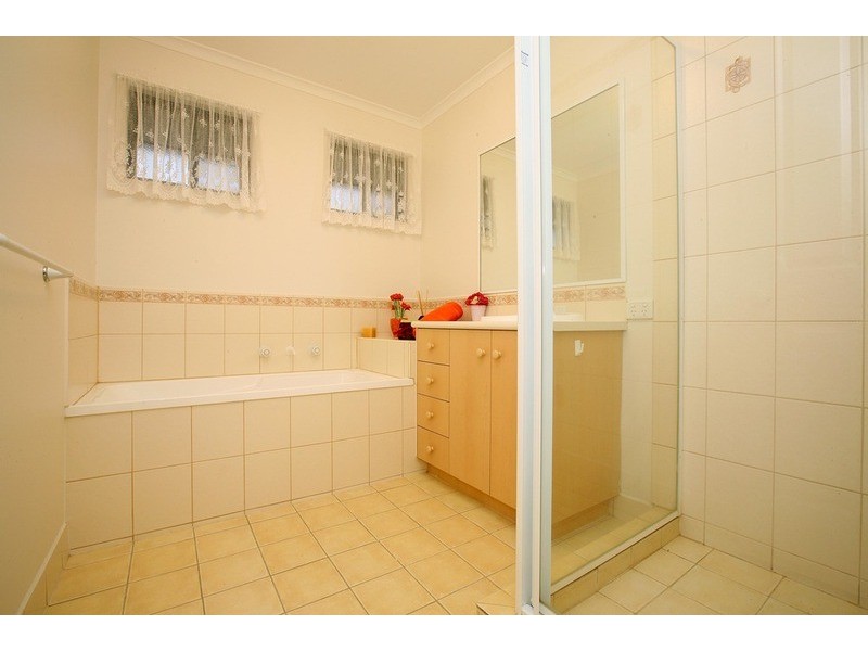 28 Kenswick Drive, Hillside VIC 3037