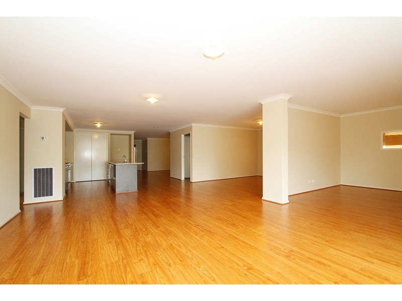 5 Nevis Place, Taylors Hill VIC 3037