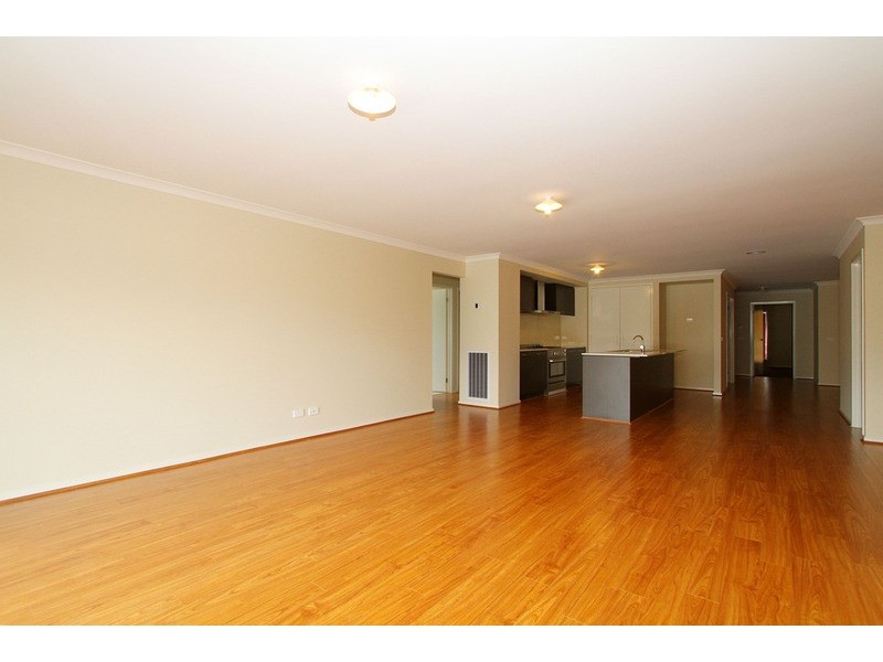 5 Nevis Place, Taylors Hill VIC 3037