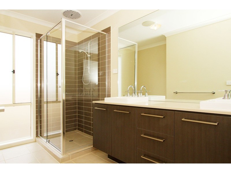 5 Nevis Place, Taylors Hill VIC 3037