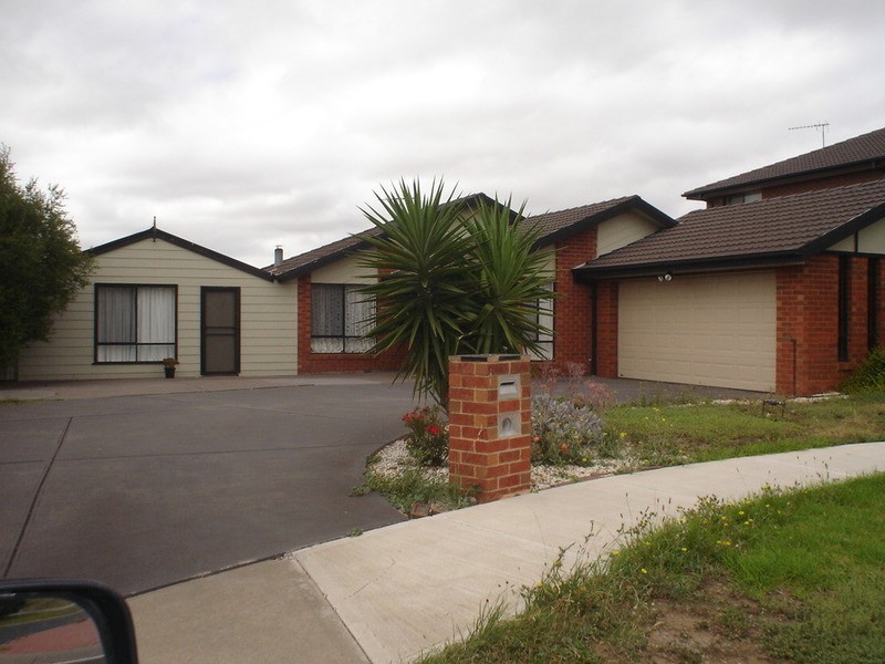 83 John Paul Drive, Hillside VIC 3037