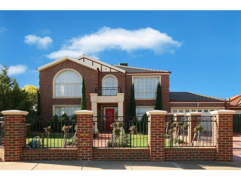 82 Wellesley Drive, Taylors Lakes VIC 3038