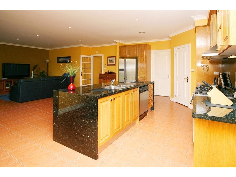 82 Wellesley Drive, Taylors Lakes VIC 3038