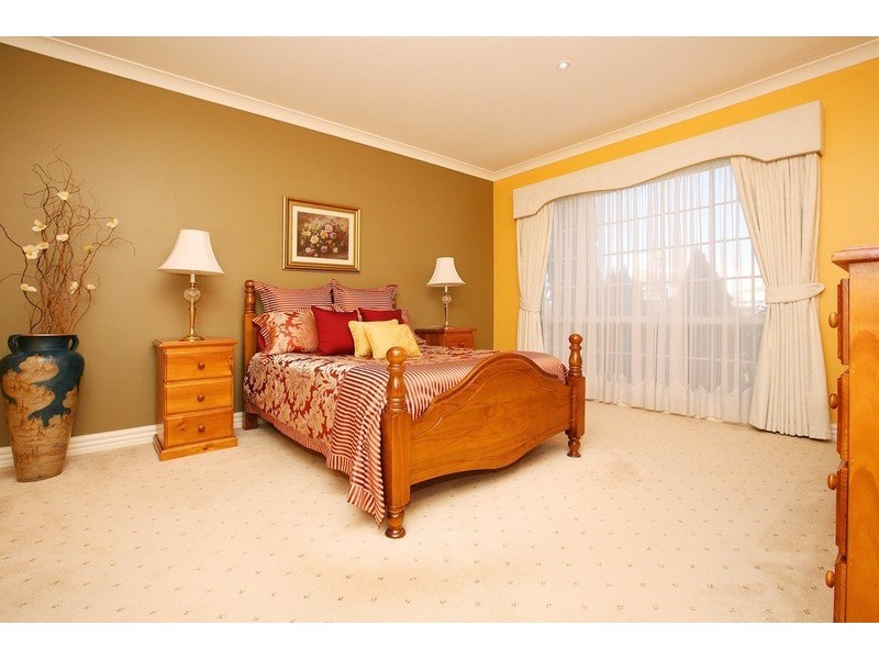 82 Wellesley Drive, Taylors Lakes VIC 3038