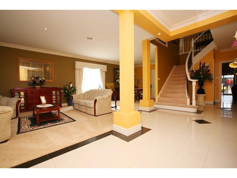 82 Wellesley Drive, Taylors Lakes VIC 3038