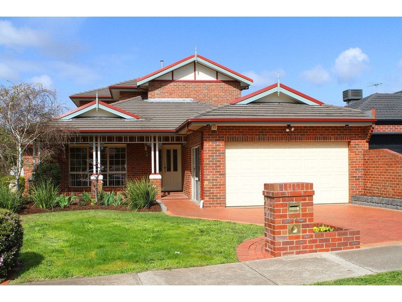 32 Lionheart Avenue, Taylors Lakes VIC 3038