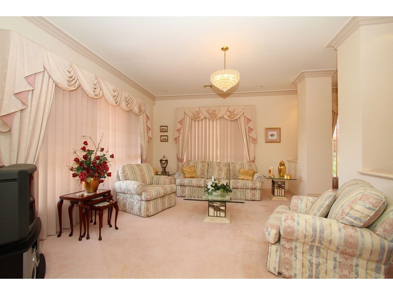32 Lionheart Avenue, Taylors Lakes VIC 3038