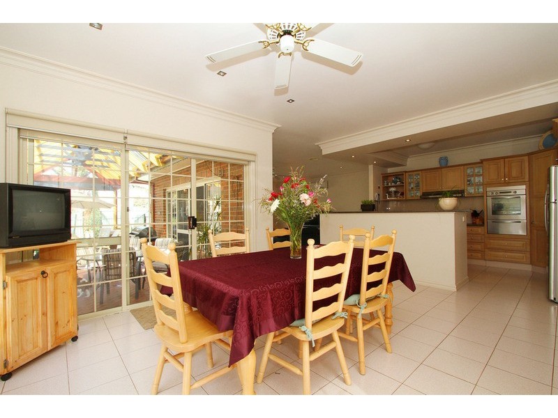 32 Lionheart Avenue, Taylors Lakes VIC 3038
