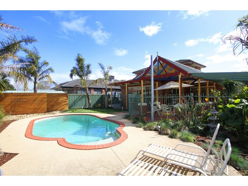 32 Lionheart Avenue, Taylors Lakes VIC 3038