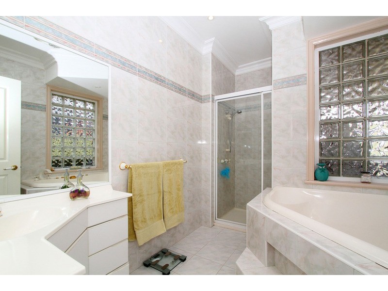 32 Lionheart Avenue, Taylors Lakes VIC 3038