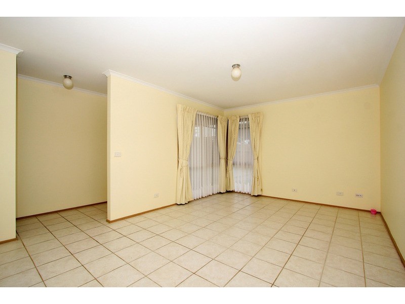 1/2 Terrye Court, Hillside VIC 3037