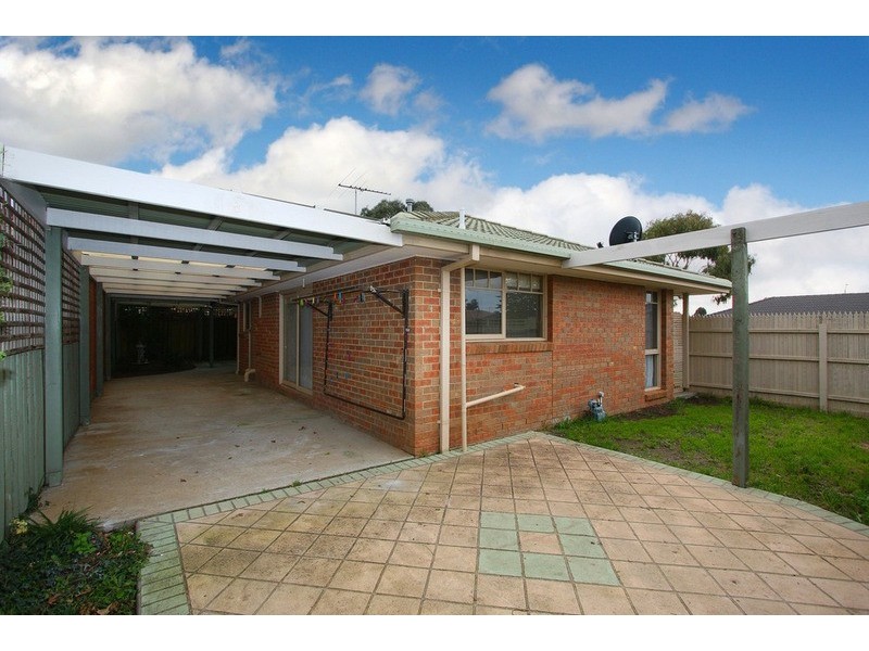 1/2 Terrye Court, Hillside VIC 3037