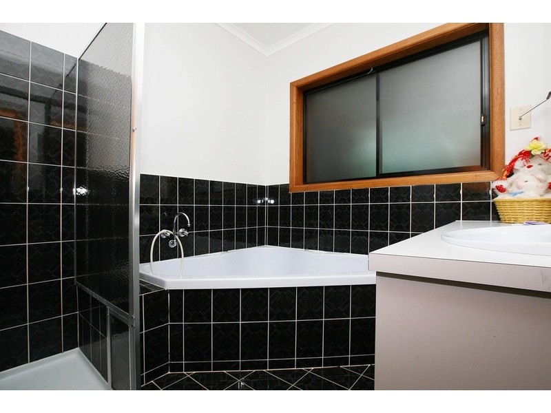 16 Blacksmith Place, Sydenham VIC 3037