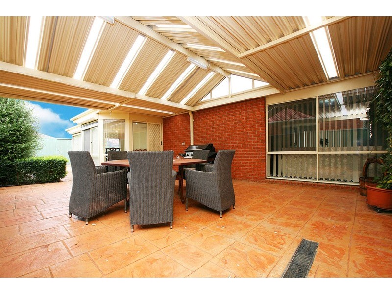 12 Thorpe Place, Burnside VIC 3023