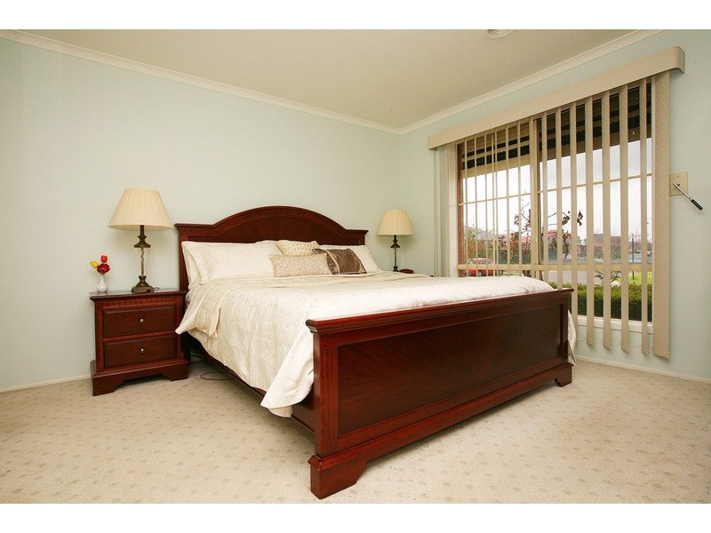 12 Thorpe Place, Burnside VIC 3023