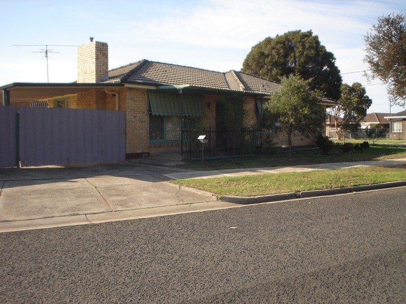 52 Perrett Avenue, St Albans VIC 3021