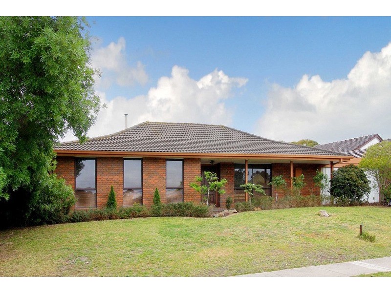 11 Cocoparra Crescent, Taylors Lakes VIC 3038