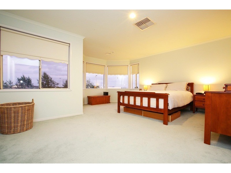 9 Englewood Court, Hillside VIC 3037