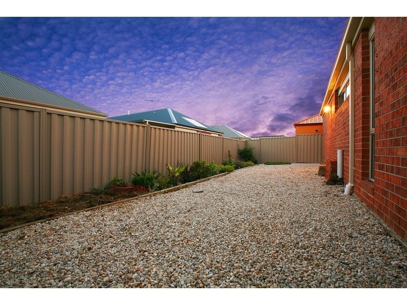 25 Drummond Street, Caroline Springs VIC 3023