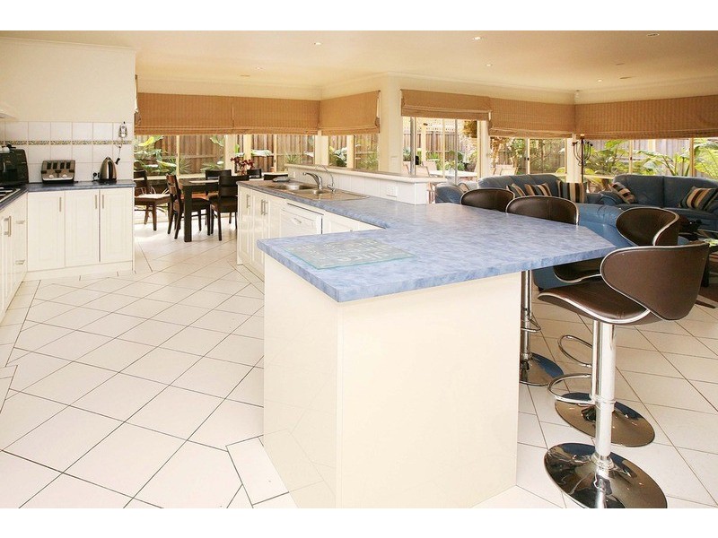 16 Rockwood Place, Hillside VIC 3037