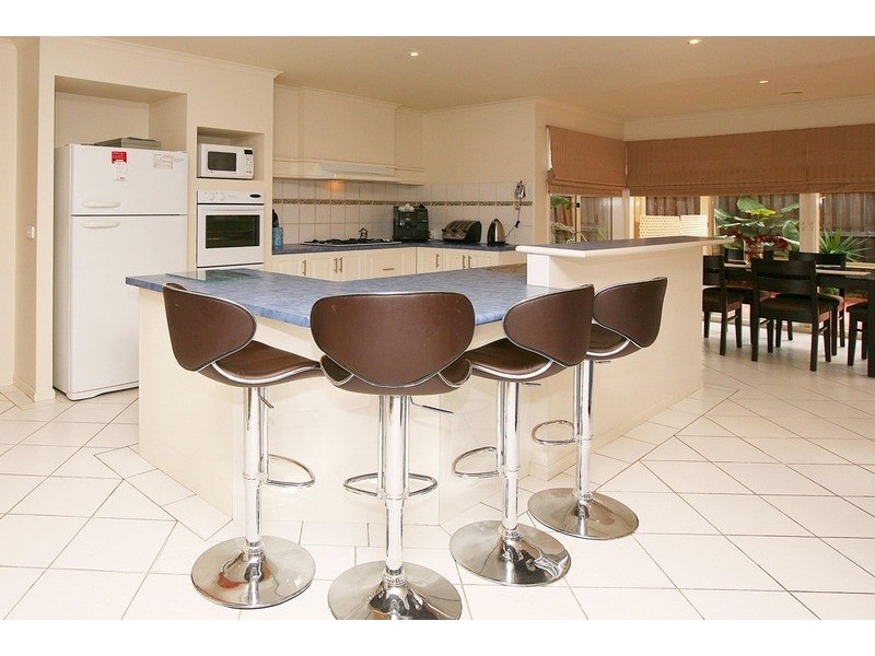 16 Rockwood Place, Hillside VIC 3037