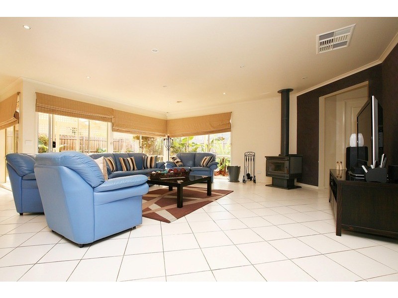 16 Rockwood Place, Hillside VIC 3037