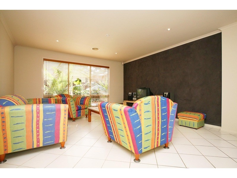 16 Rockwood Place, Hillside VIC 3037