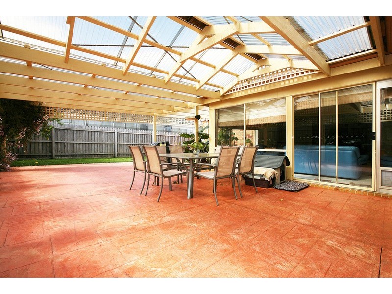 16 Rockwood Place, Hillside VIC 3037