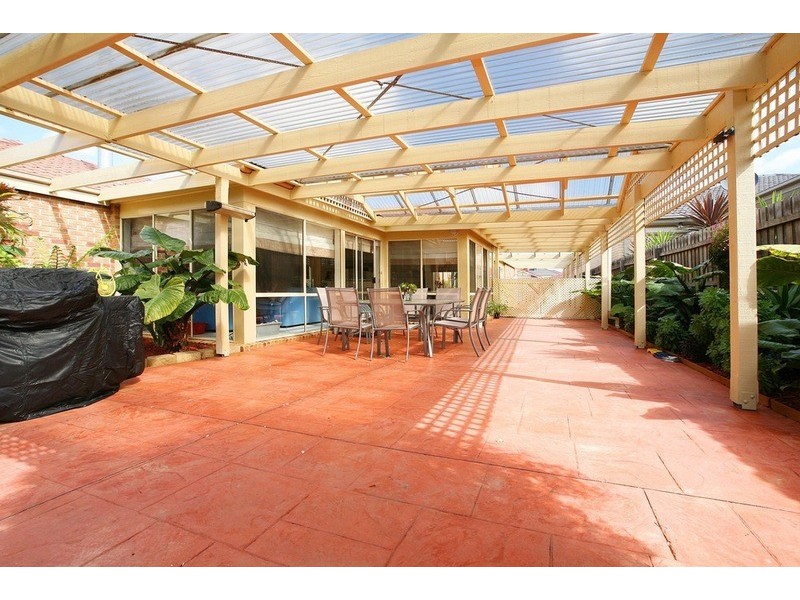 16 Rockwood Place, Hillside VIC 3037