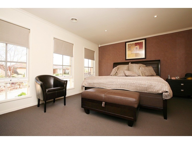 16 Rockwood Place, Hillside VIC 3037