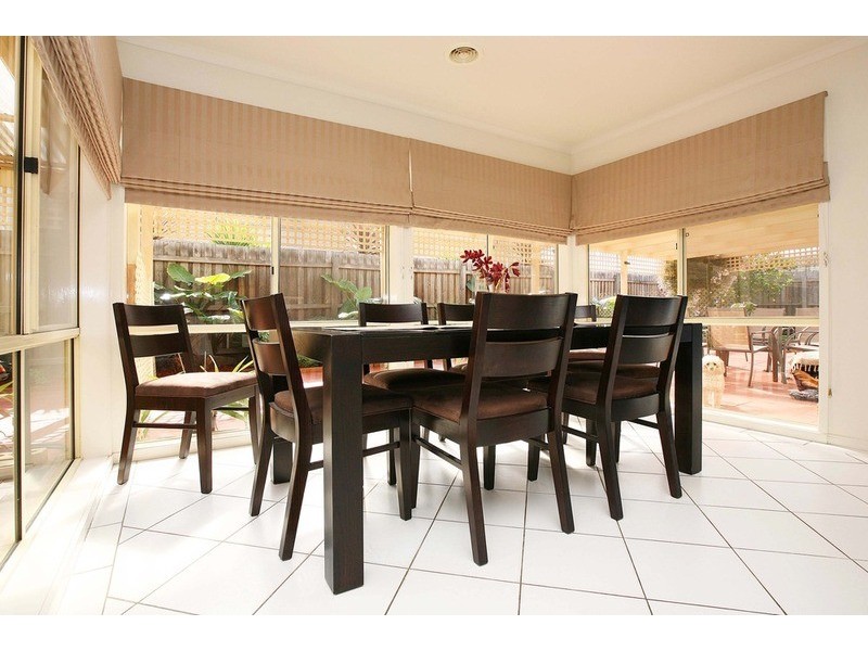 16 Rockwood Place, Hillside VIC 3037