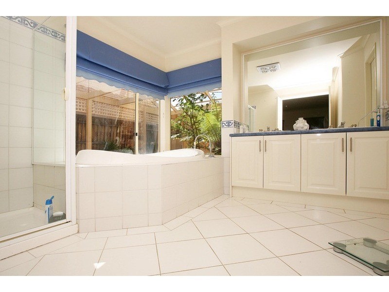 16 Rockwood Place, Hillside VIC 3037