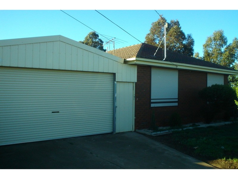 154 Robinsons Road, Deer Park VIC 3023